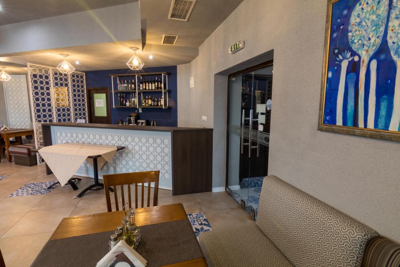 Hotel Kardjali Kurdzhali Bagian luar foto